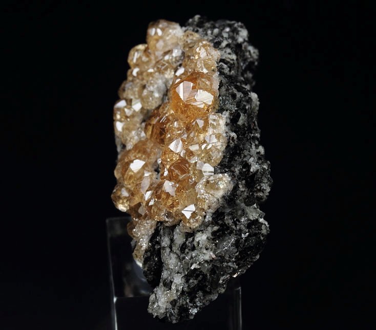 gem GARNET var. GROSSULAR