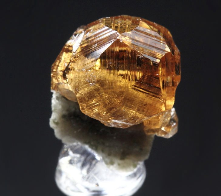 gem GARNET var. GROSSULAR