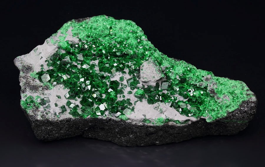 gemmy GARNET var. UVAROVITE