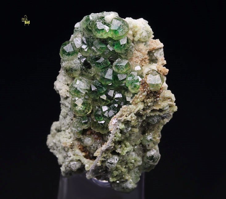 gem GARNET var. GROSSULAR with GREEN CHROMIAN PHANTOMS