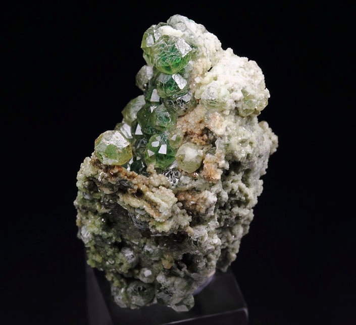 gem GARNET var. GROSSULAR with GREEN CHROMIAN PHANTOMS