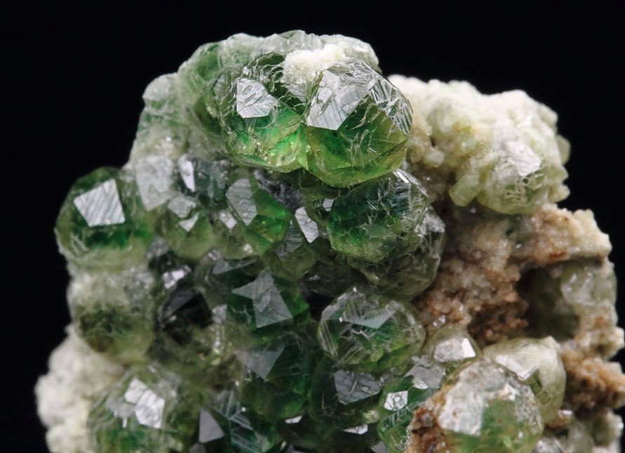 gem GARNET var. GROSSULAR with GREEN CHROMIAN PHANTOMS