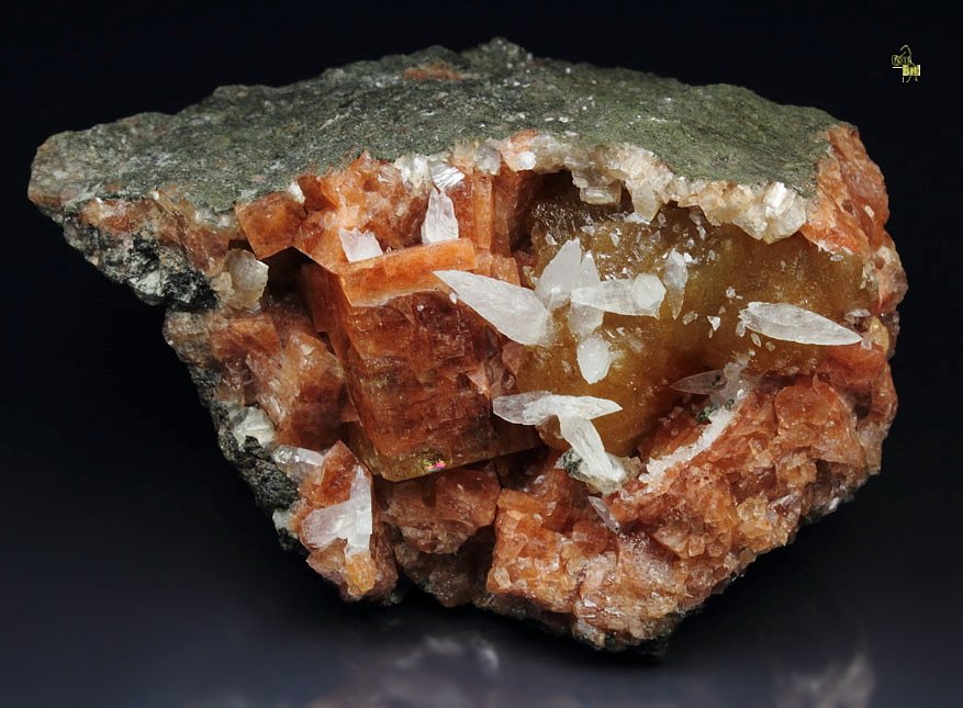 CHABAZITE, CALCITE, STILBITE, HEULANDITE