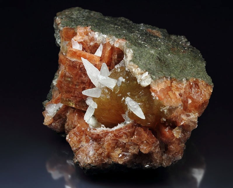 CHABAZITE, CALCITE, STILBITE, HEULANDITE