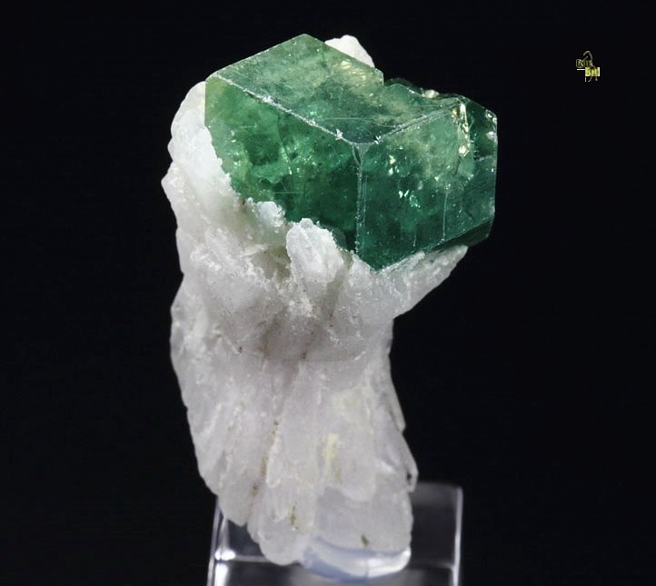 gem GARNET var. ANDRADITE var. DEMANTOID, QUARTZ