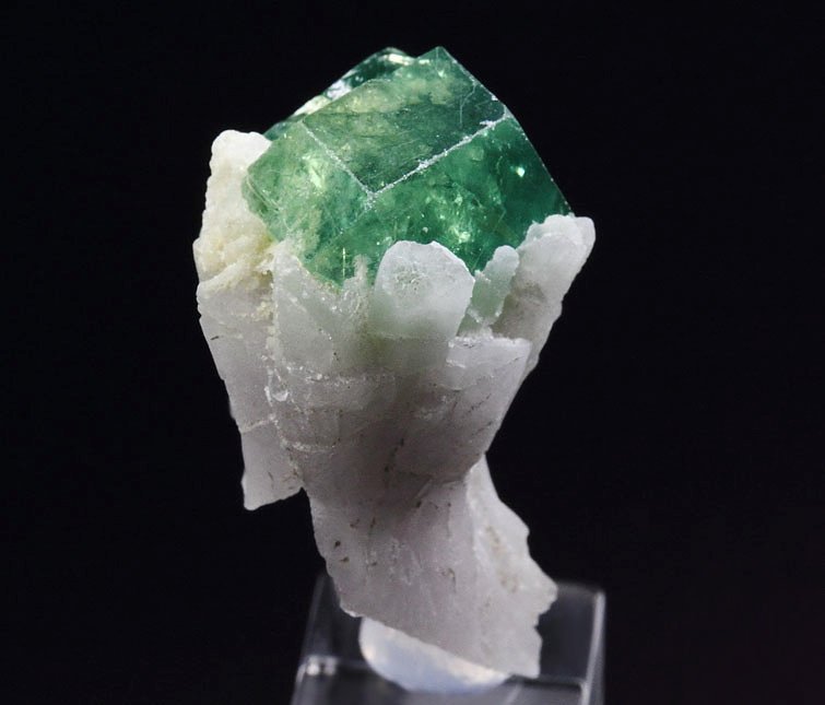 gem GARNET var. ANDRADITE var. DEMANTOID, QUARTZ