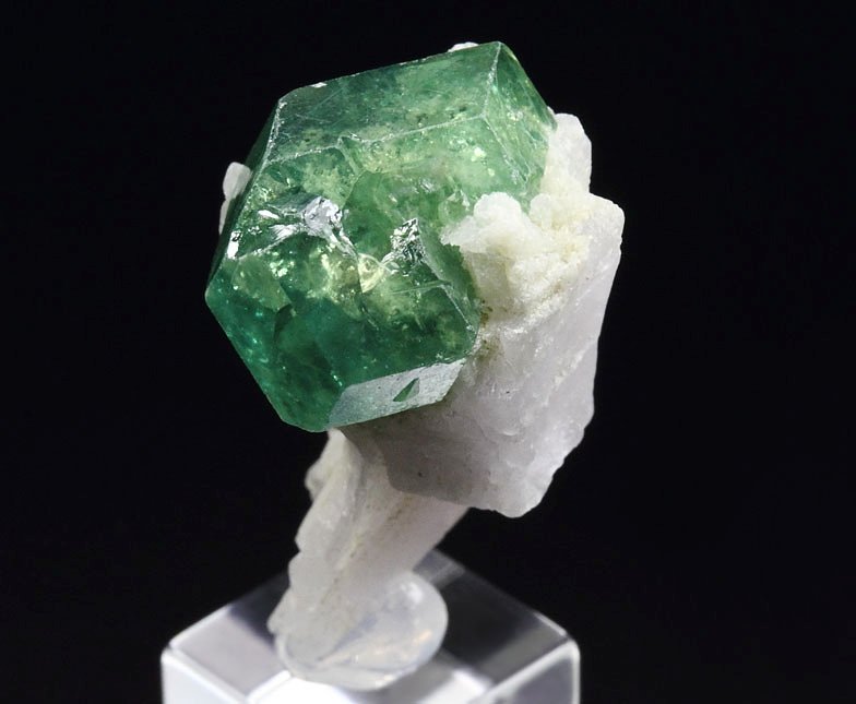 gem GARNET var. ANDRADITE var. DEMANTOID, QUARTZ