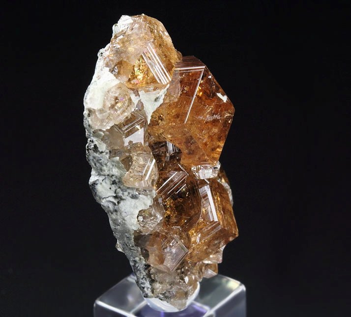 gem GARNET var. GROSSULAR