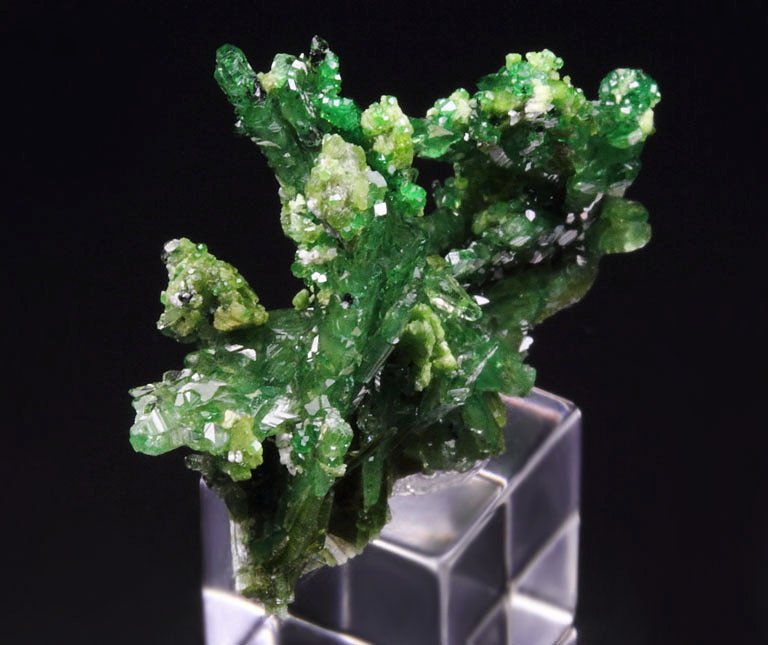 gem DIOPSIDE, gem GARNET var. GROSSULAR var. CHROMIAN, CHROMITE