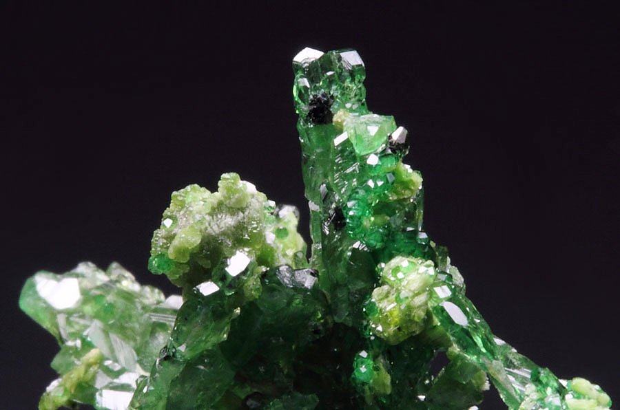 gem DIOPSIDE, gem GARNET var. GROSSULAR var. CHROMIAN, CHROMITE