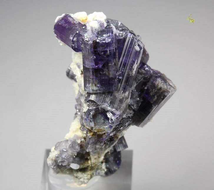 gem FLUORAPATITE, ALBITE