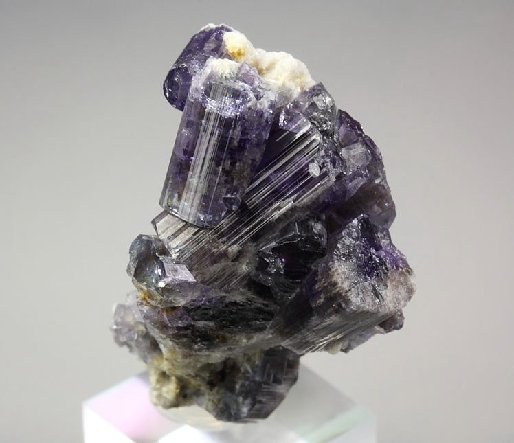 gem FLUORAPATITE, ALBITE