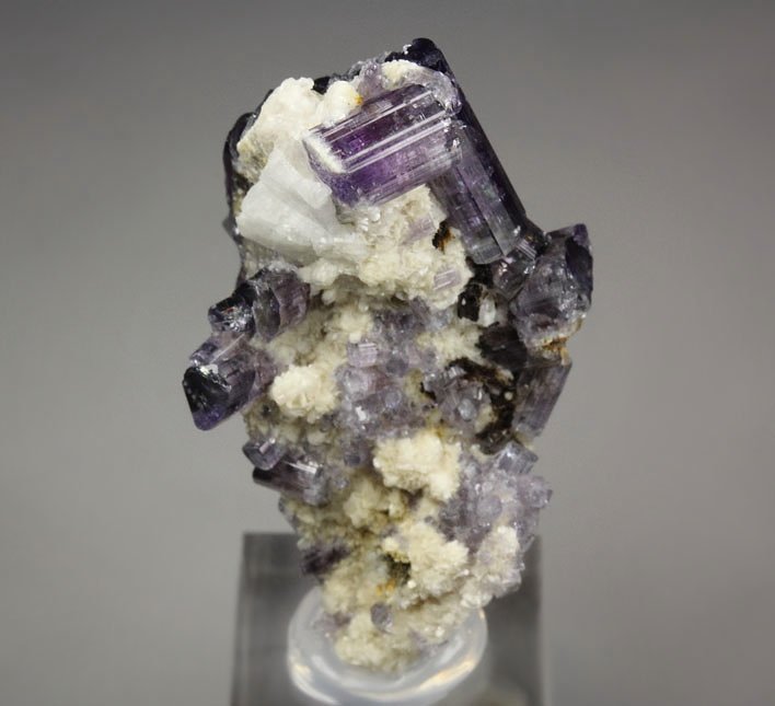 gem FLUORAPATITE, ALBITE