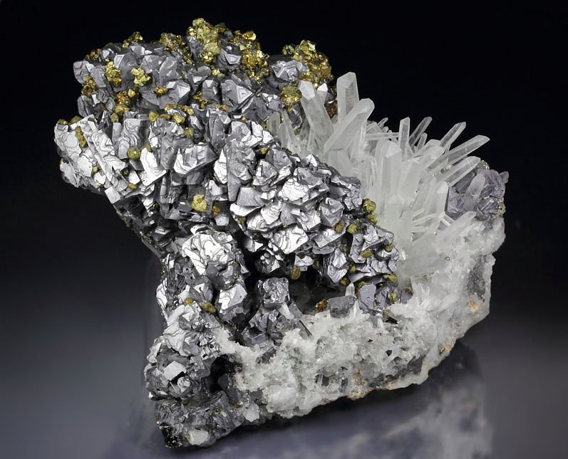 GALENA - SPINEL LAW TWIN, CHALCOPYRITE, QUARTZ, PYRITE