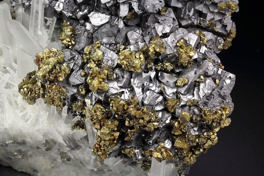 GALENA - SPINEL LAW TWIN, CHALCOPYRITE, QUARTZ, PYRITE