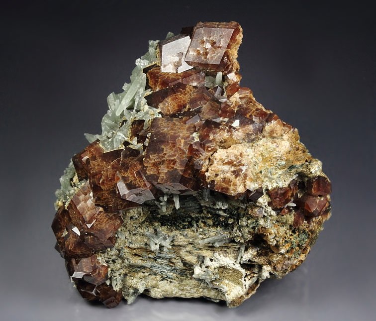 GARNET var. ANDRADITE, QUARTZ var. PRASE, HEDENBERGITE, HEMATITE 