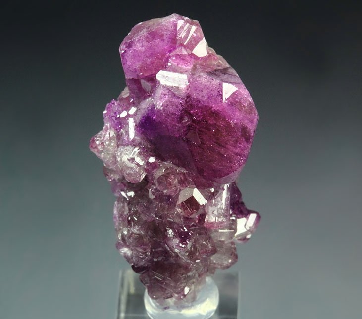 gemmy VESUVIANITE var. MANGANOAN