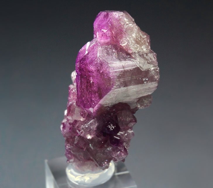 gemmy VESUVIANITE var. MANGANOAN