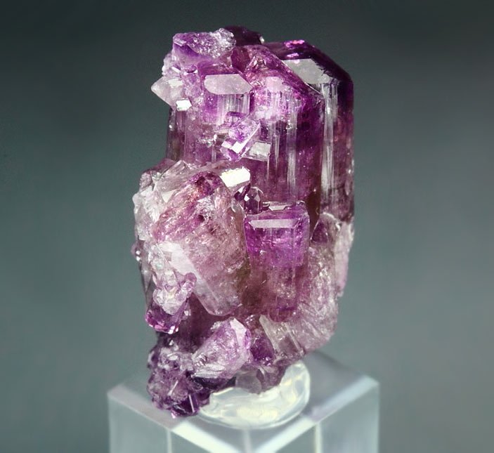 gem VESUVIANITE var. MANGANOAN