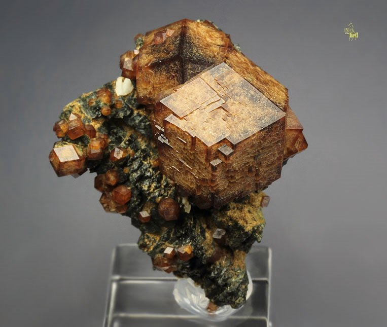 GARNET var. ANDRADITE, HEDENBERGITE