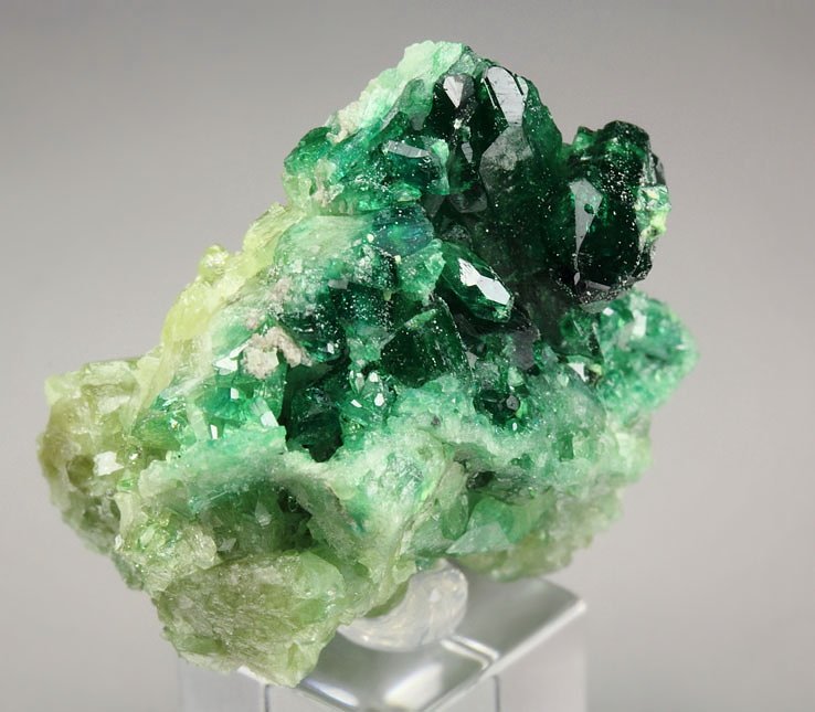 gemmy VESUVIANITE var. CHROMIAN