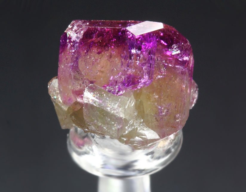 gem VESUVIANITE var. MANGANOAN