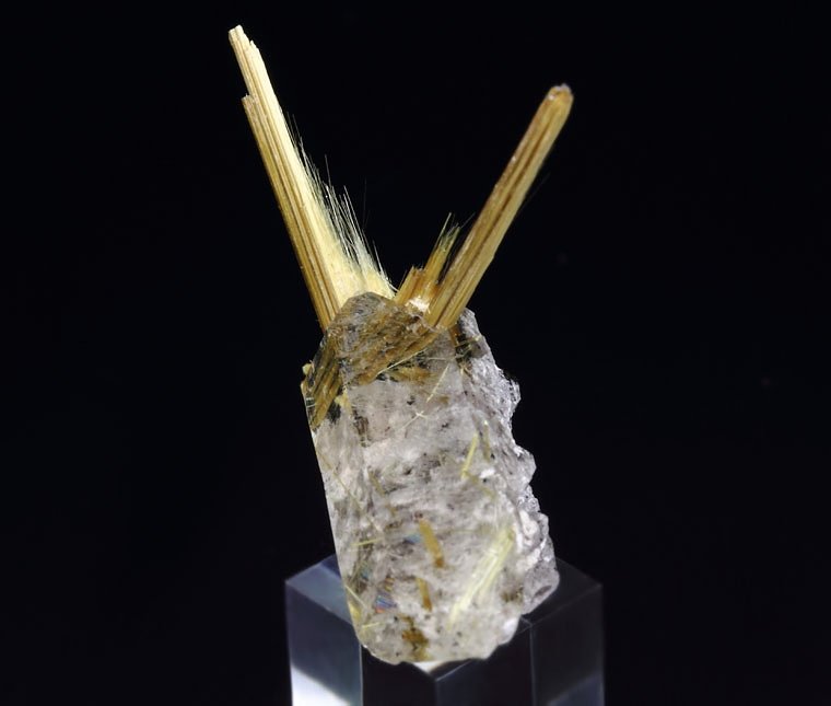 RUTILE, QUARTZ with RUTILE inclusions, HEMATITE