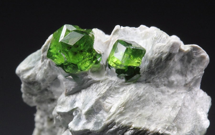 gem GARNET var. ANDRADITE var. DEMANTOID