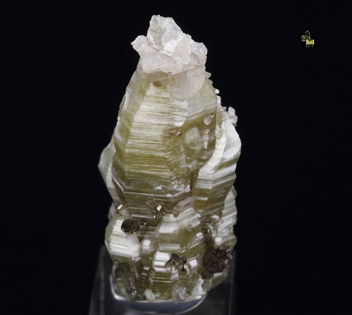 WELOGANITE, QUARTZ var. SMOKY