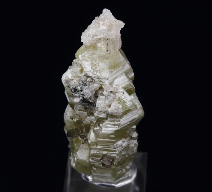 WELOGANITE, QUARTZ var. SMOKY