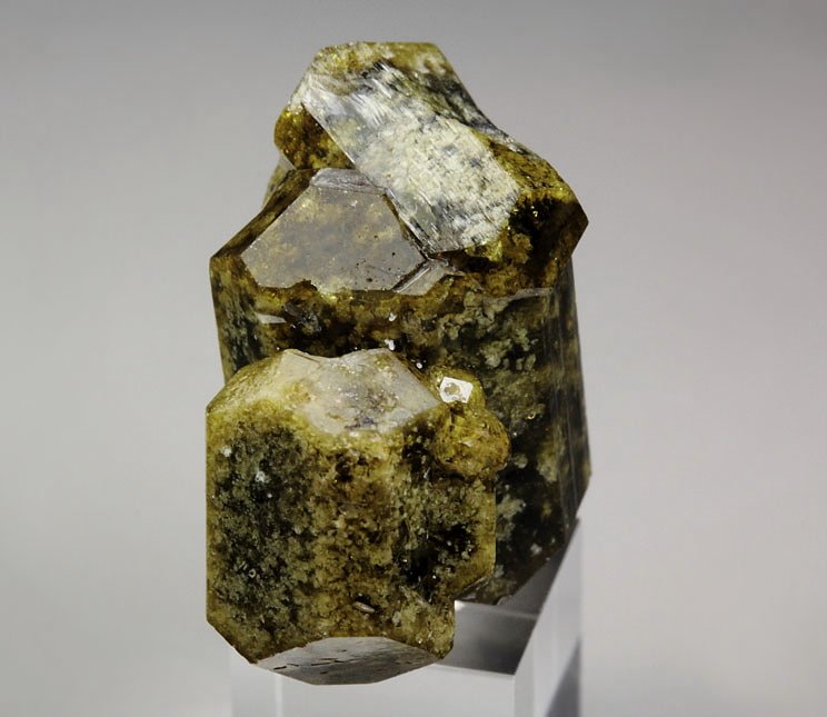 bi-terminated VESUVIANITE 