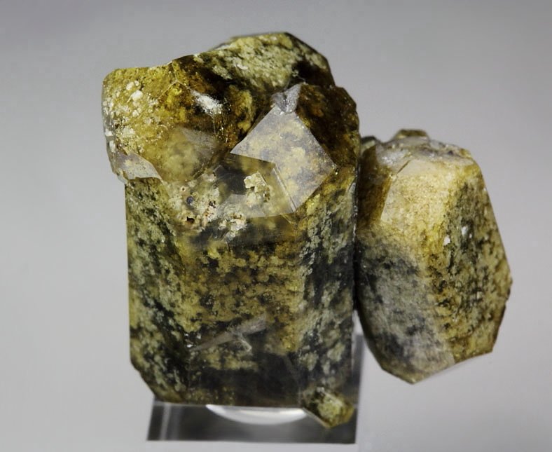 bi-terminated VESUVIANITE 