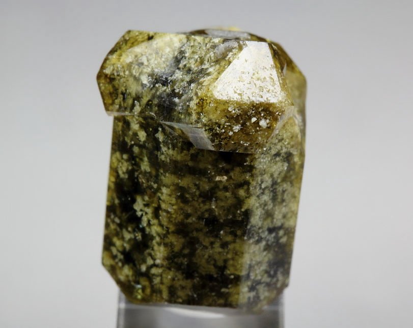 bi-terminated VESUVIANITE 