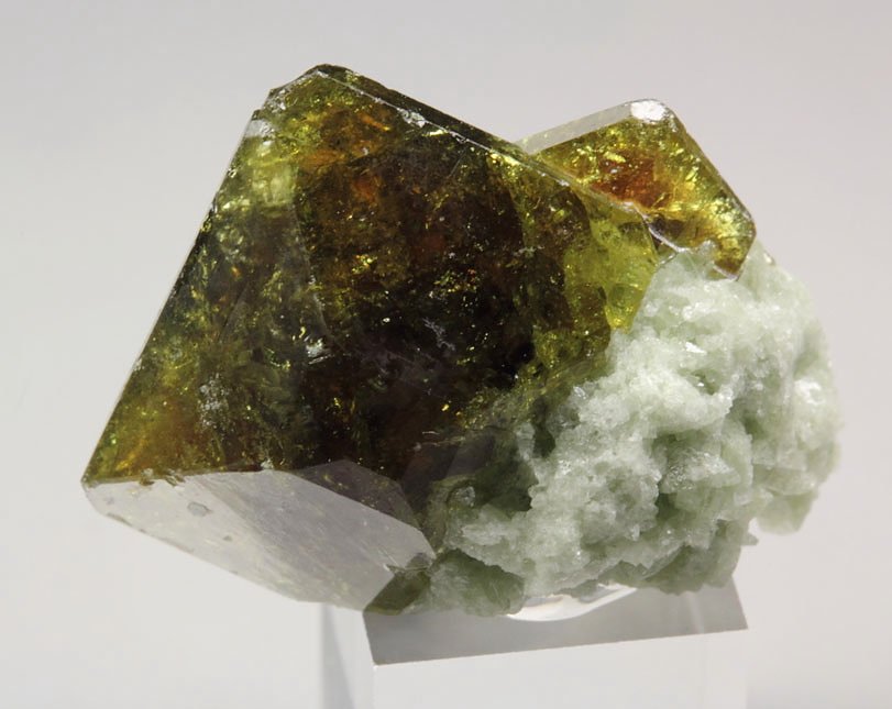 gemmy VESUVIANITE