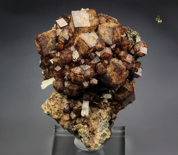 GARNET var. ANDRADITE, QUARTZ, HEDENBERGITE