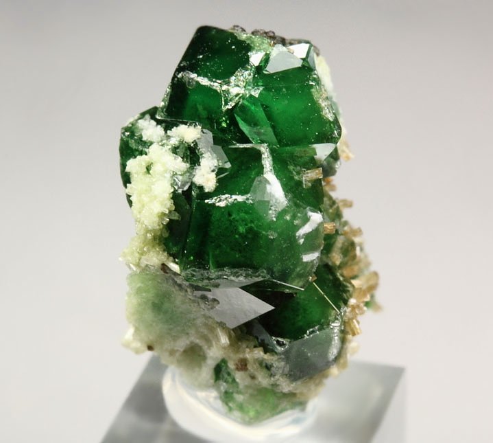 gem GARNET var. GROSSULAR var. CHROMIAN, DIOPSIDE, CLINOCHLORE