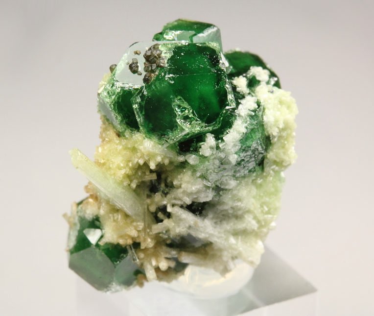 gem GARNET var. GROSSULAR var. CHROMIAN, DIOPSIDE, CLINOCHLORE