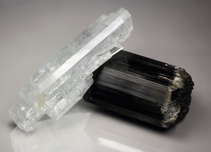 floater - gem BERYL var. GOSHENITE, TOURMALINE var. SCHORL