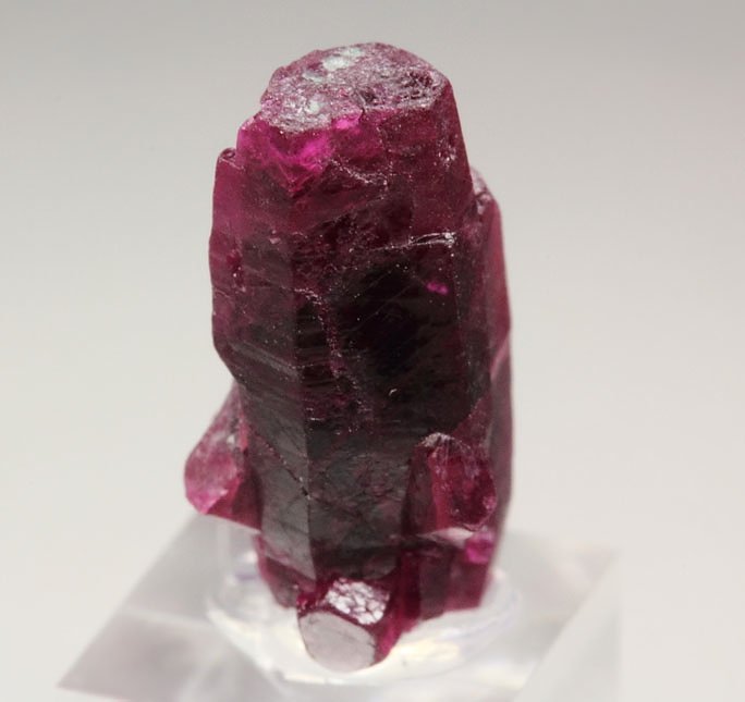 gemmy CORUNDUM var. RUBY