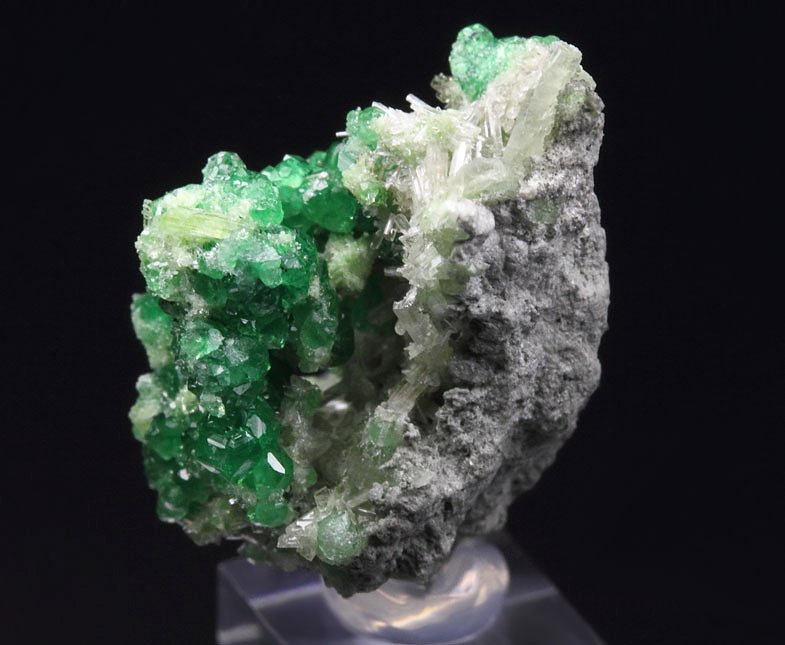 gem GARNET var. GROSSULAR var. CHROMIAN, DIOPSIDE