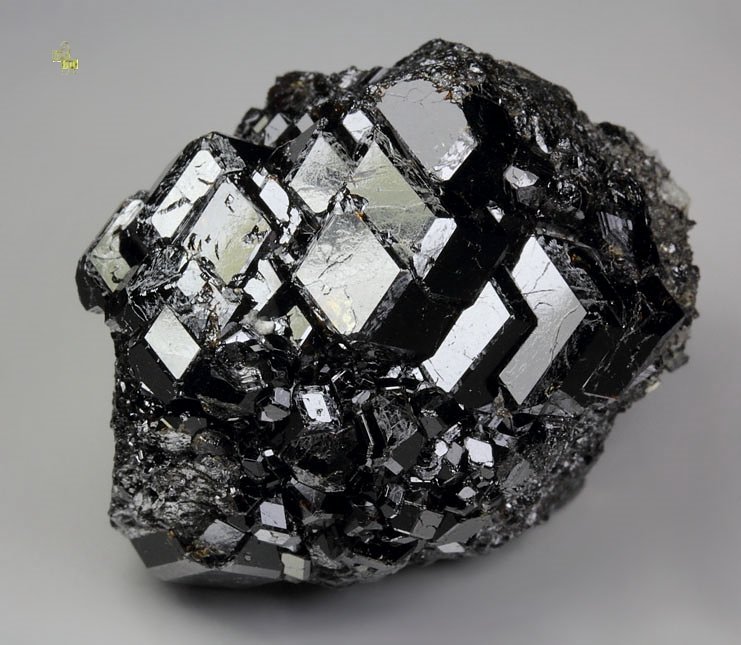 GARNET var. ANDRADITE var. MELANITE