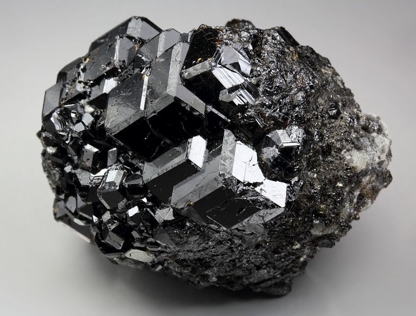 GARNET var. ANDRADITE var. MELANITE