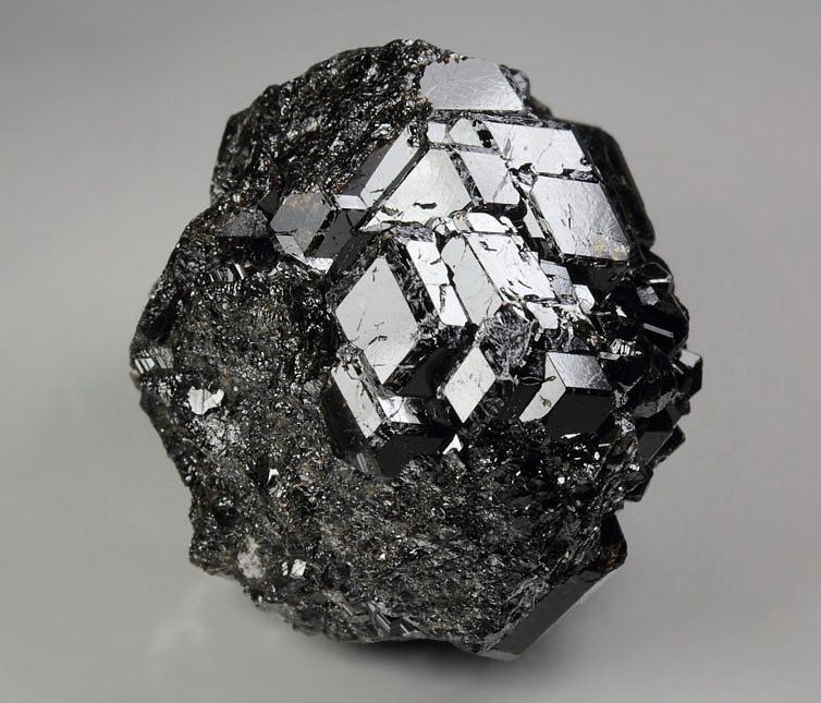 GARNET var. ANDRADITE var. MELANITE