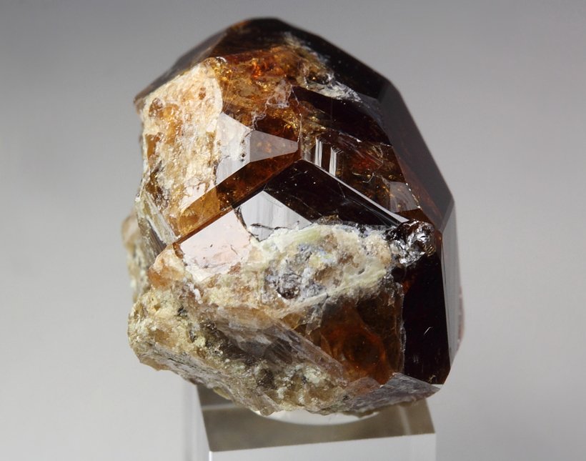 gem GARNET var. GROSSULAR