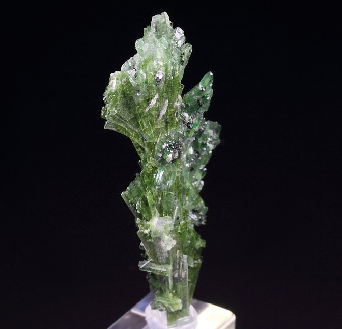 gemmy DIOPSIDE, gem GARNET var. GROSSULAR var. CHROMIAN, CHROMITE