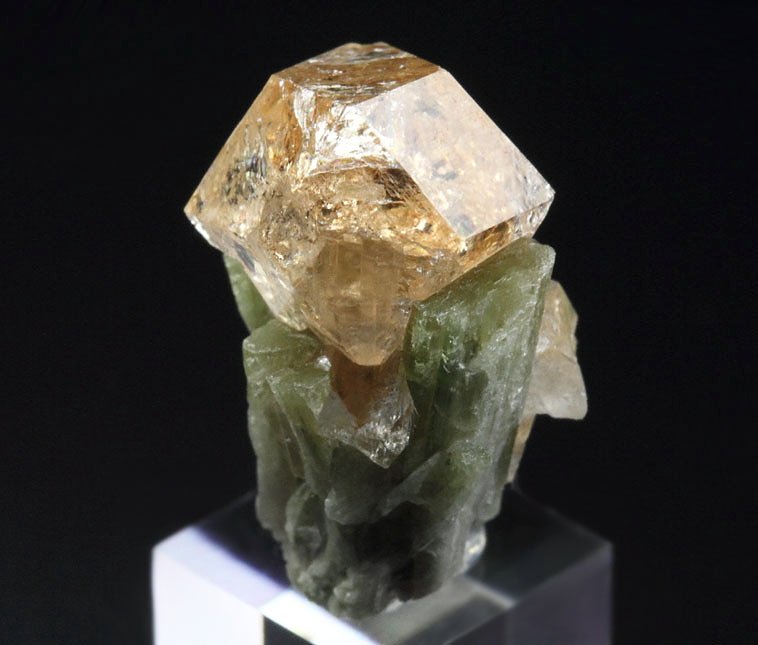 gem GARNET var. GROSSULAR, DIOPSIDE