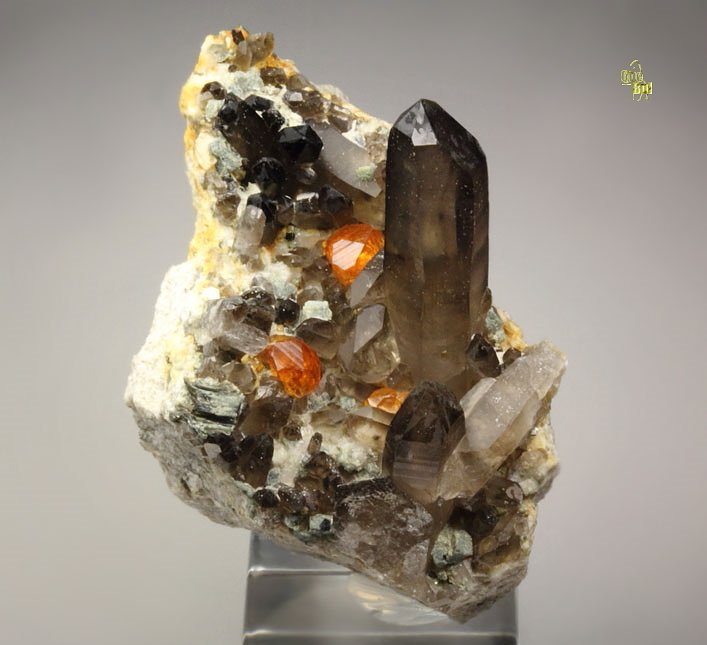 gem GARNET var. SPESSARTINE, QUARTZ var. SMOKY, MUSCOVITE