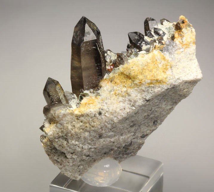 gem GARNET var. SPESSARTINE, QUARTZ var. SMOKY, MUSCOVITE