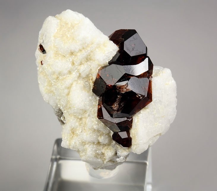 gem GARNET var. SPESSARTINE, ALBITE