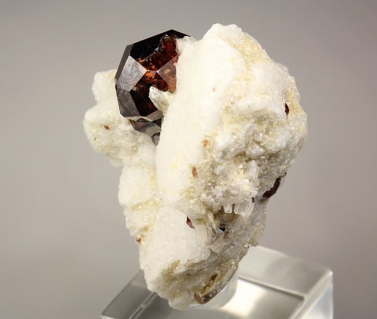 gem GARNET var. SPESSARTINE, ALBITE